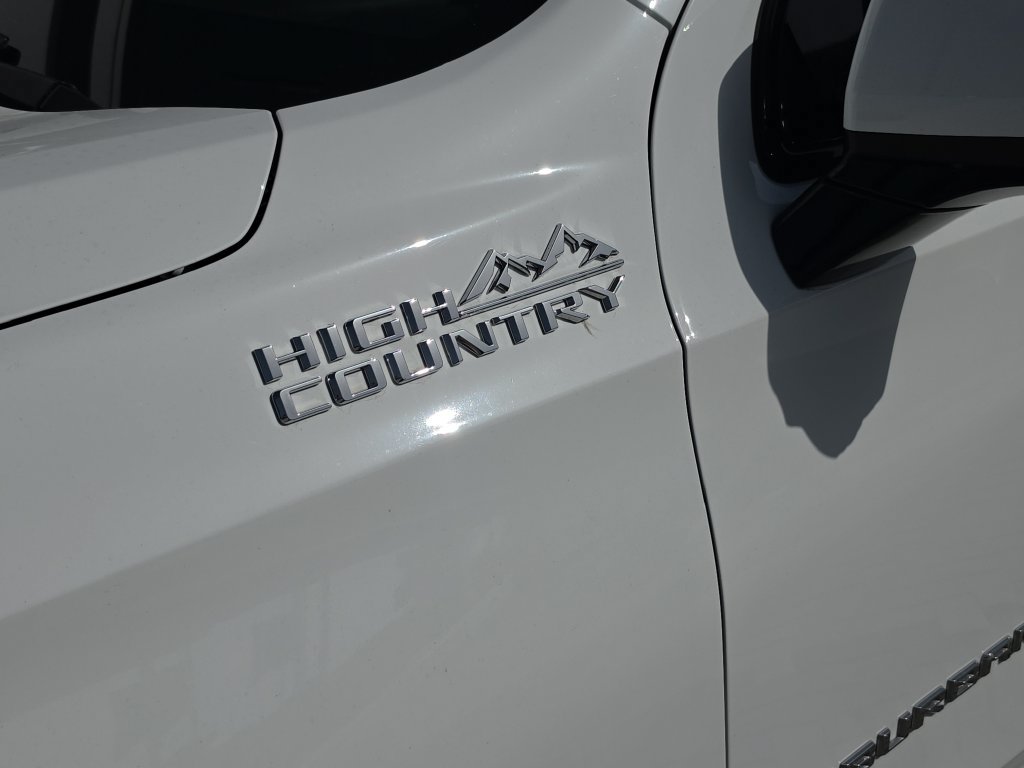 Used 2023 Chevrolet Suburban High Country w/ LPO, Illumination Package RWD image 8