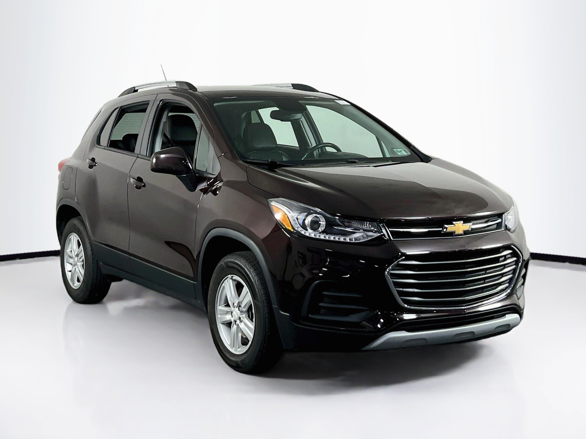 Used 2021 Chevrolet Trax LT w/ LT Convenience Package AWD/4WD image 3