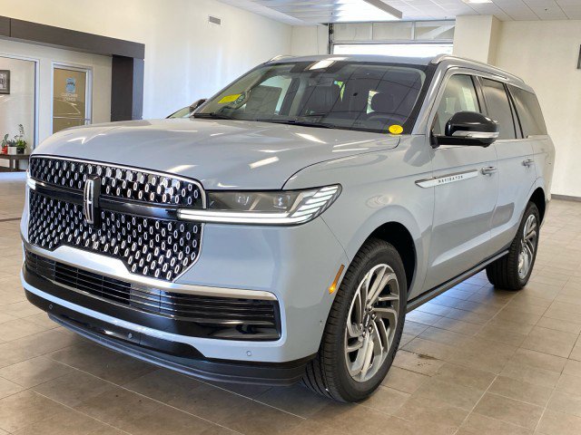 New 2025 Lincoln Navigator Reserve AWD/4WD image 11