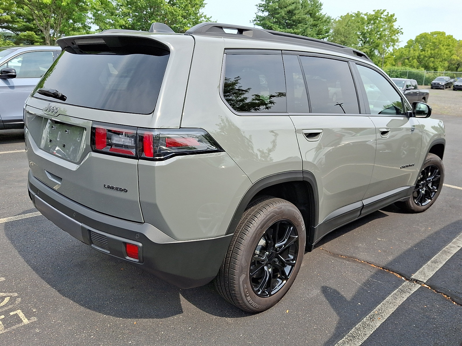 Used 2026 Jeep Cherokee Laredo AWD/4WD image 6