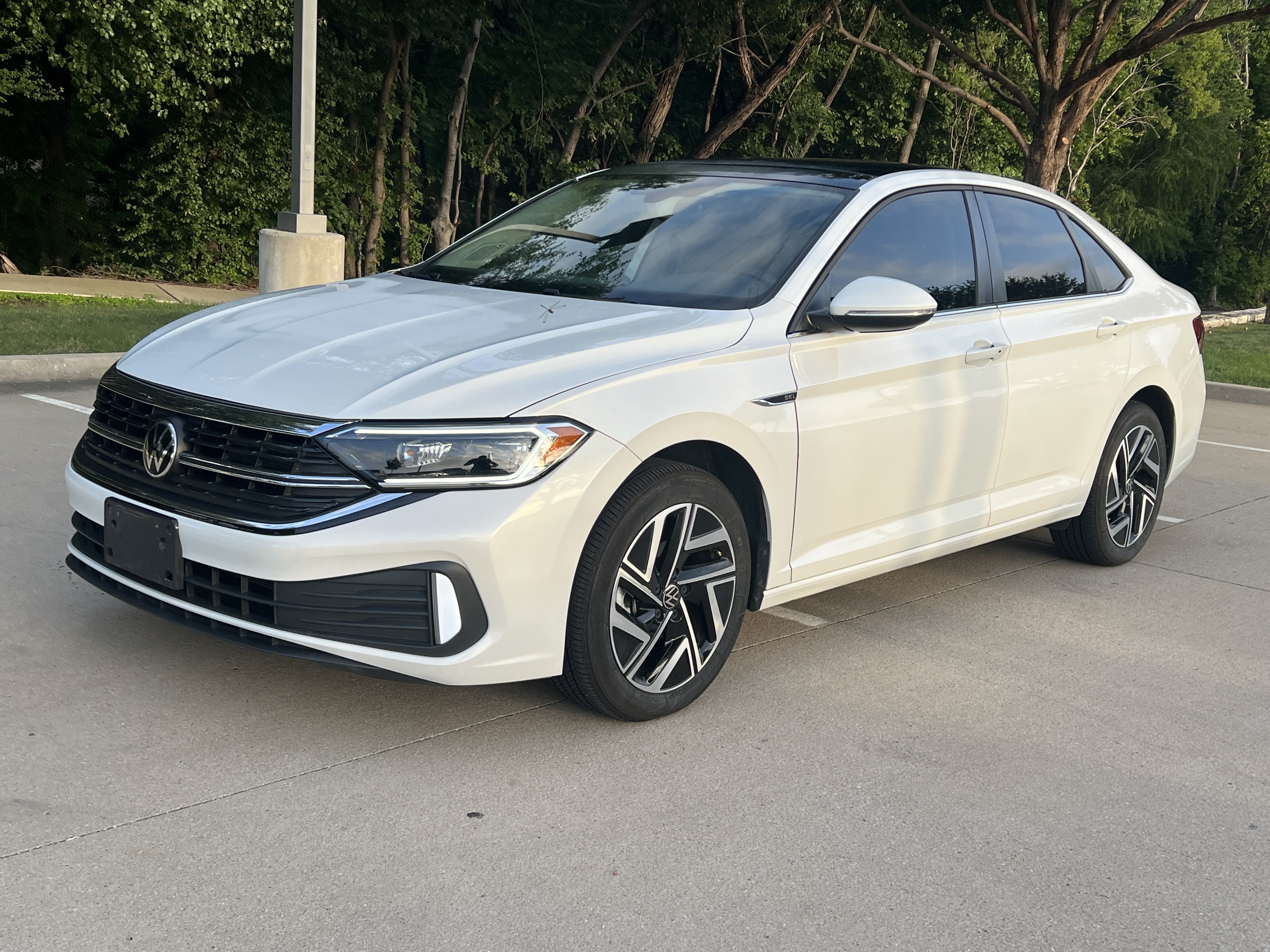 Certified 2022 Volkswagen Jetta SEL FWD image 4