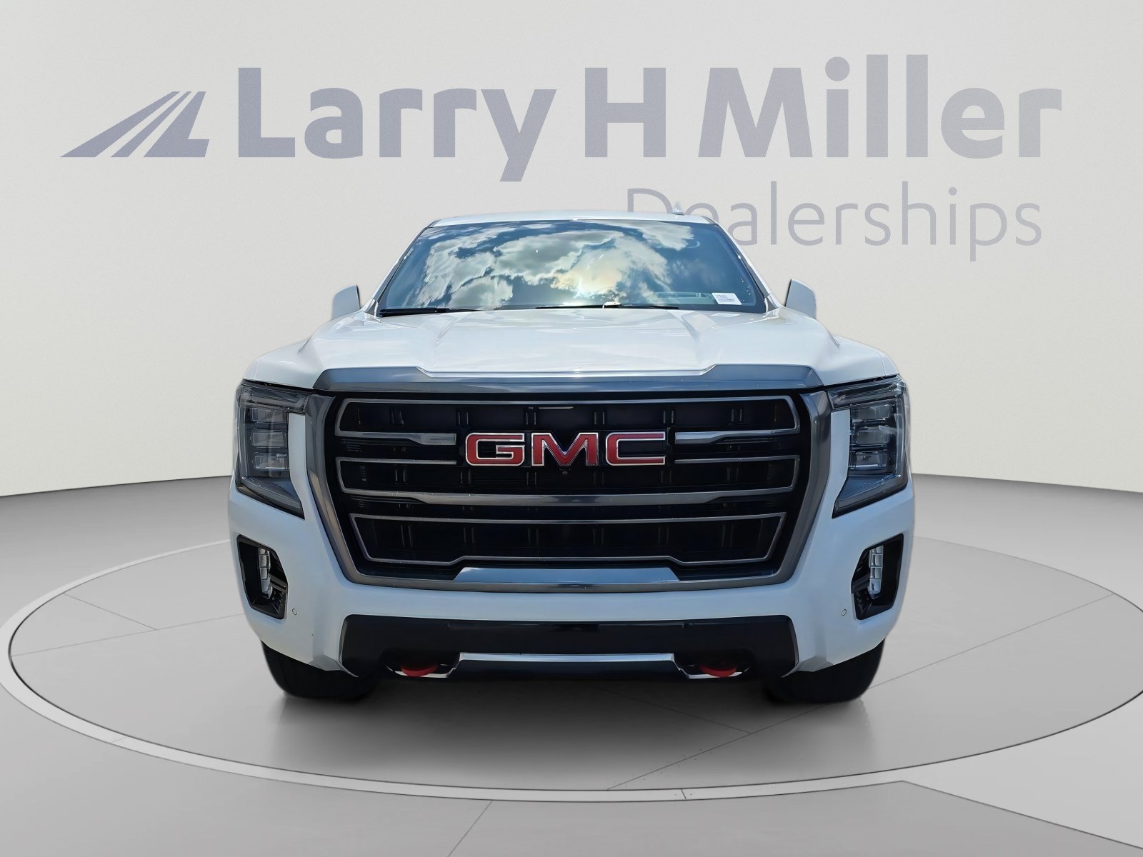 Certified 2021 GMC Yukon AT4 w/ AT4 Premium Plus Package AWD/4WD image 16