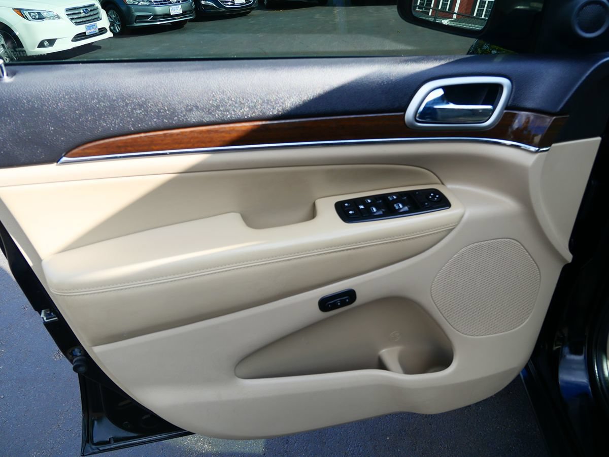 Used 2018 Jeep Grand Cherokee Limited AWD/4WD image 15