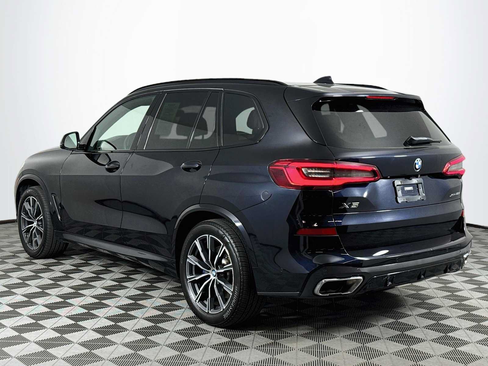 Used 2019 BMW X5 xDrive50i w/ M Sport Package AWD/4WD image 7