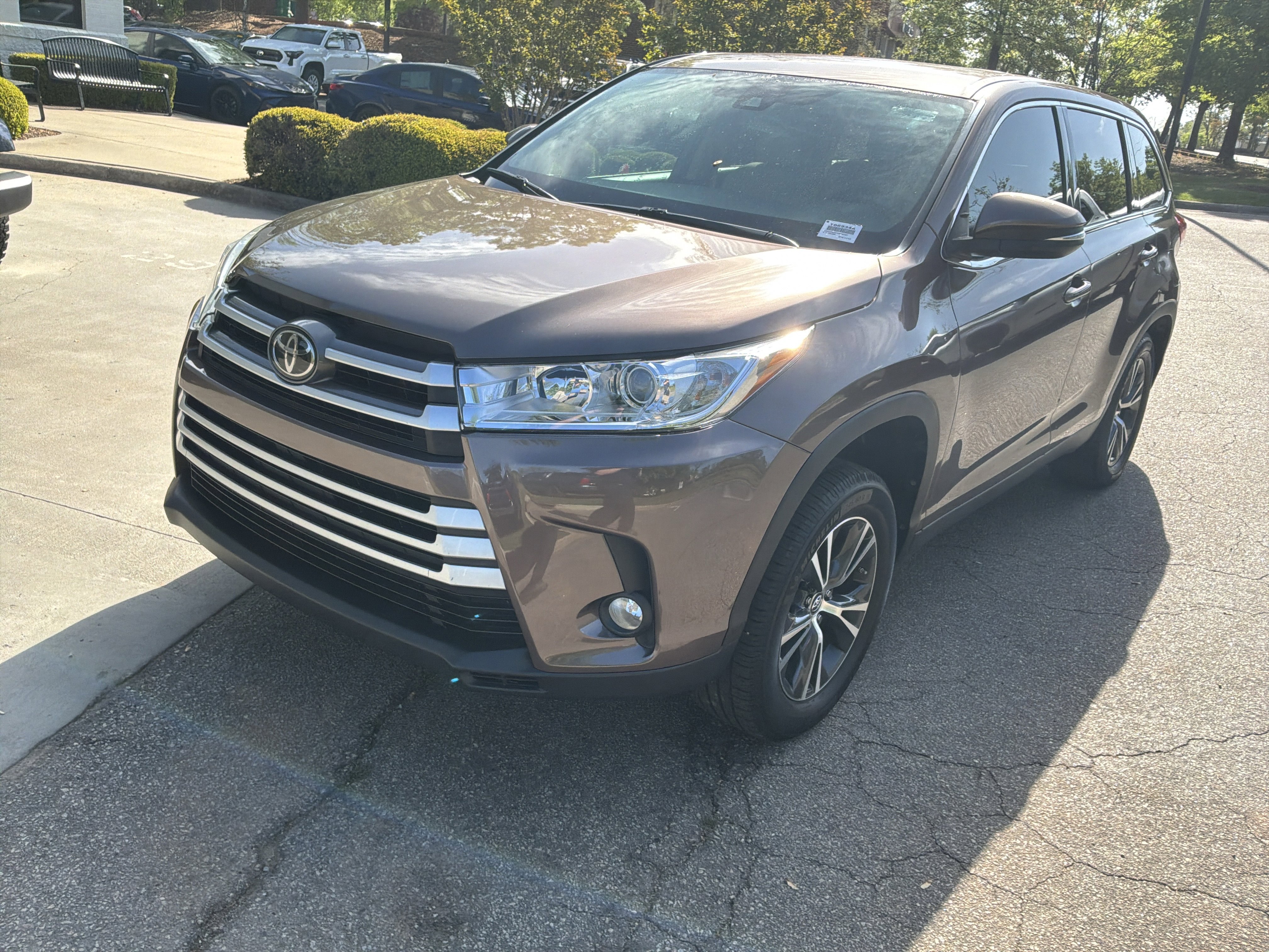 Used 2019 Toyota Highlander Plus FWD image 5