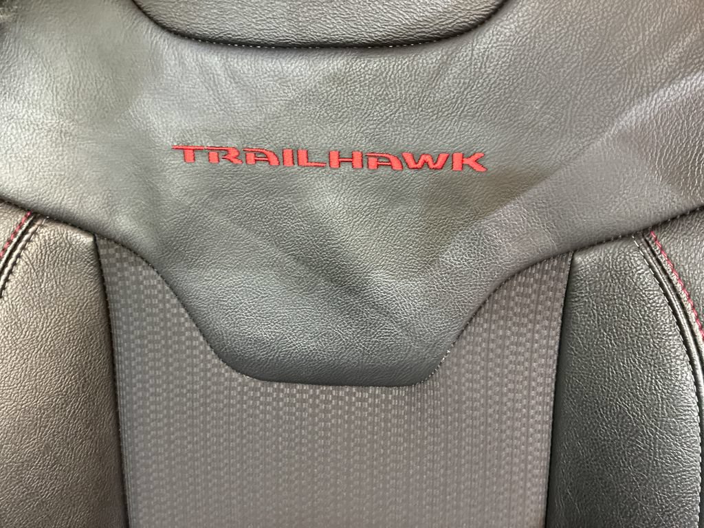 Used 2025 Jeep Compass Trailhawk AWD/4WD image 14