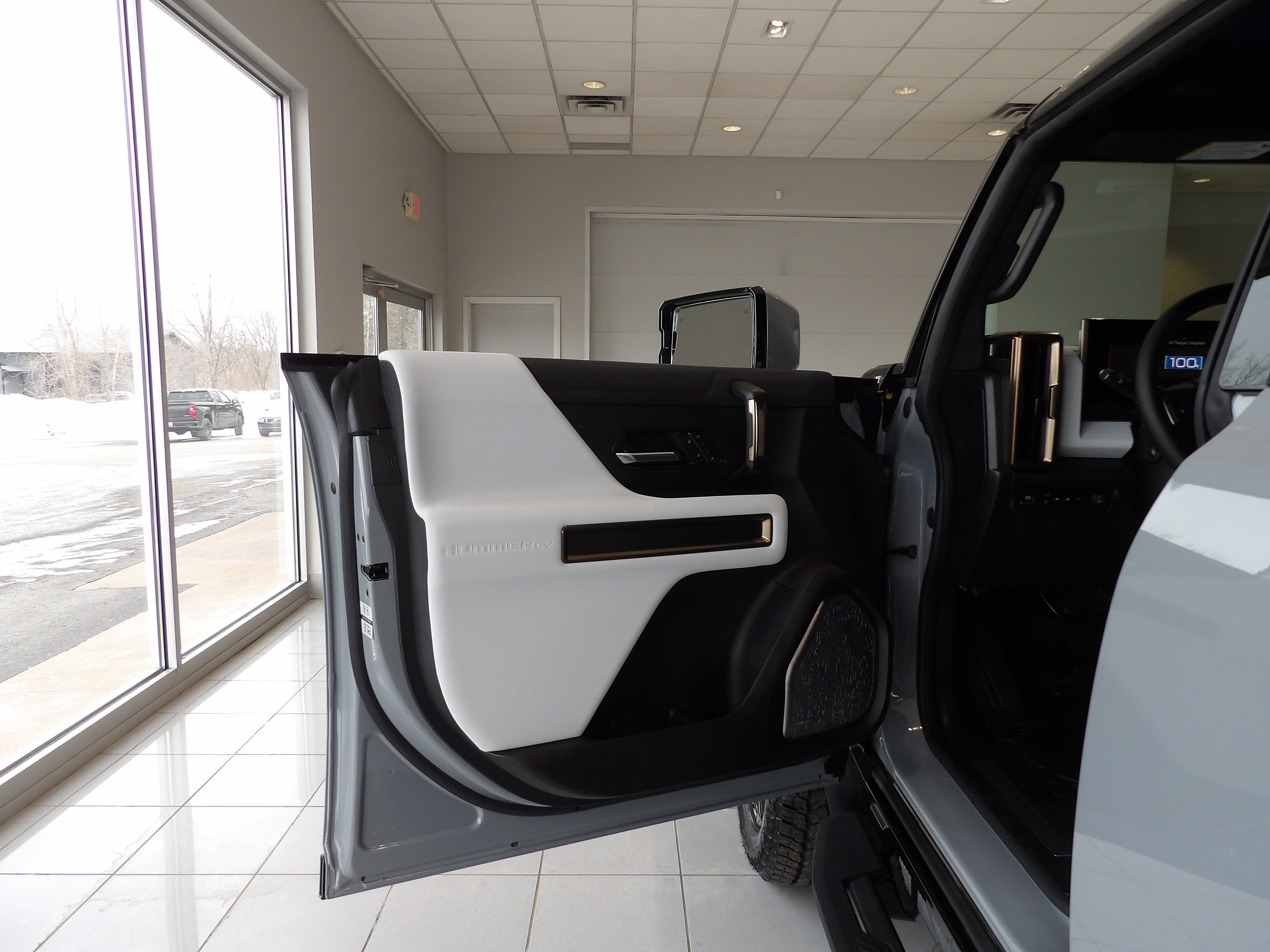 Used 2024 GMC Hummer EV 2X image 8