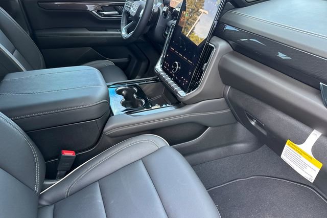 New 2025 GMC Yukon XL Elevation image 19