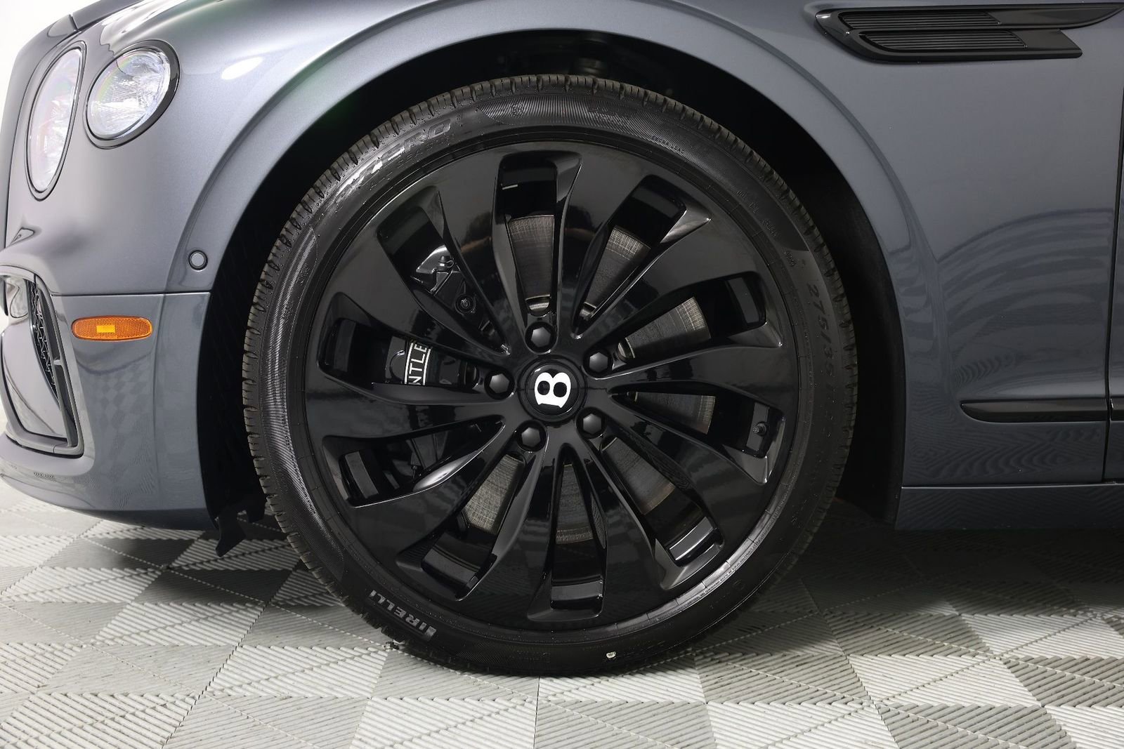 New 2025 Bentley Flying Spur Plug-In Hybrid image 6