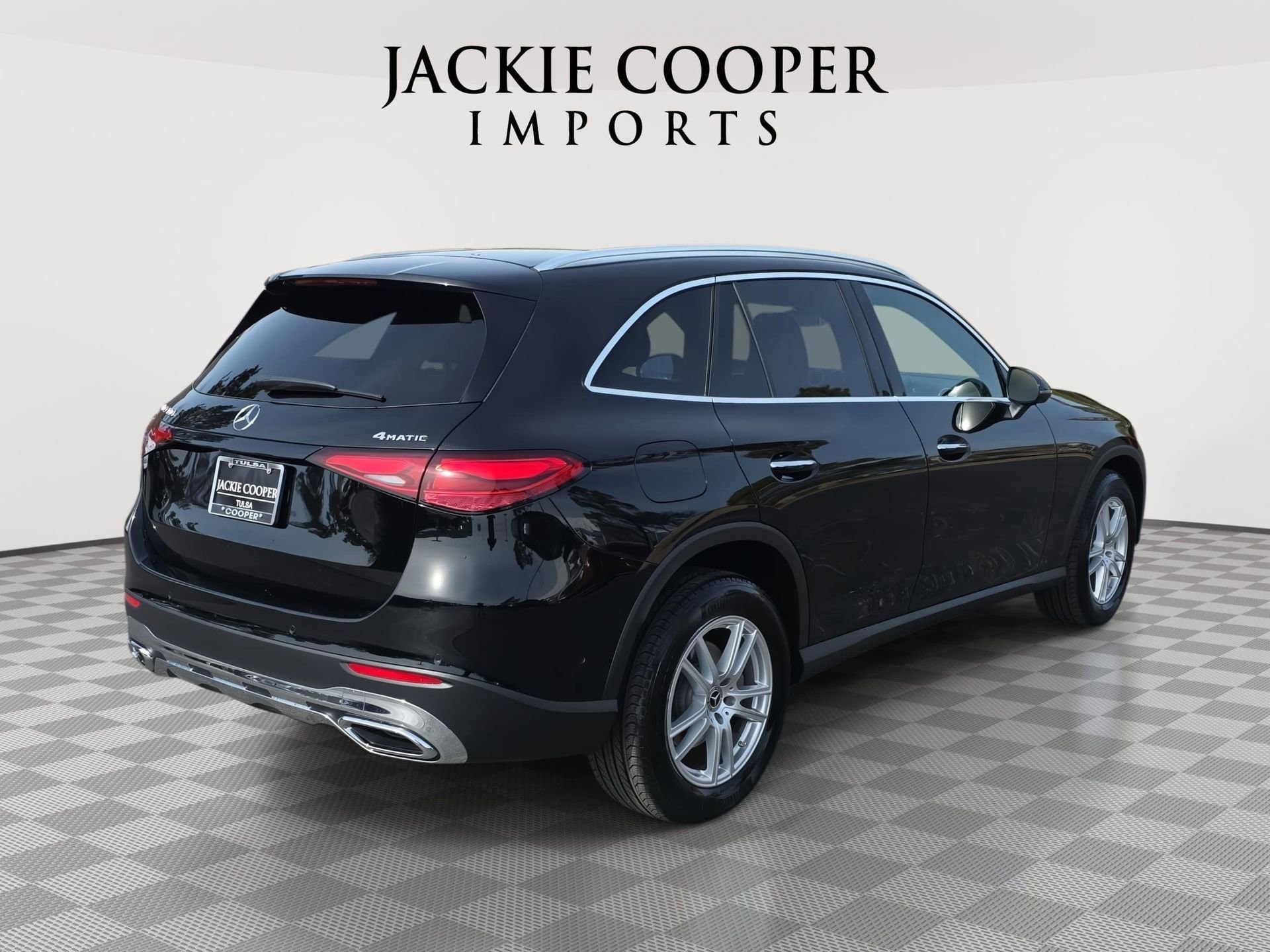 Used 2025 Mercedes-Benz GLC 300 4MATIC image 5