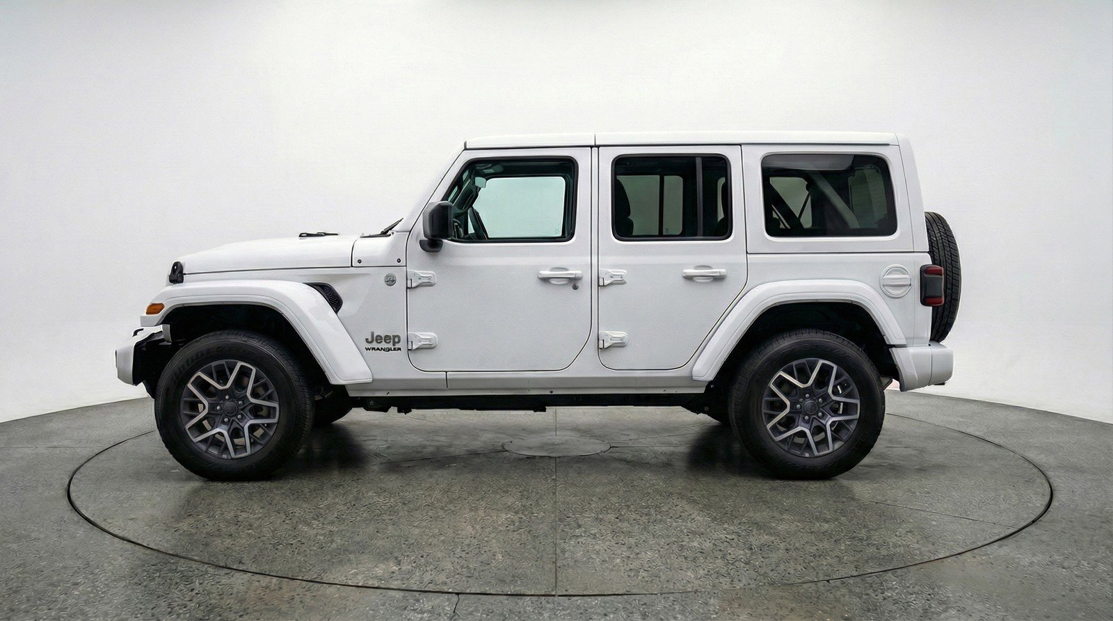 Used 2025 Jeep Wrangler Sahara AWD/4WD image 5