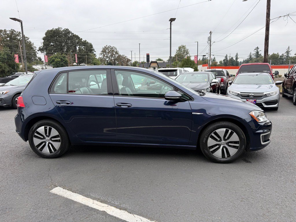 Used 2016 Volkswagen e-Golf SE image 7