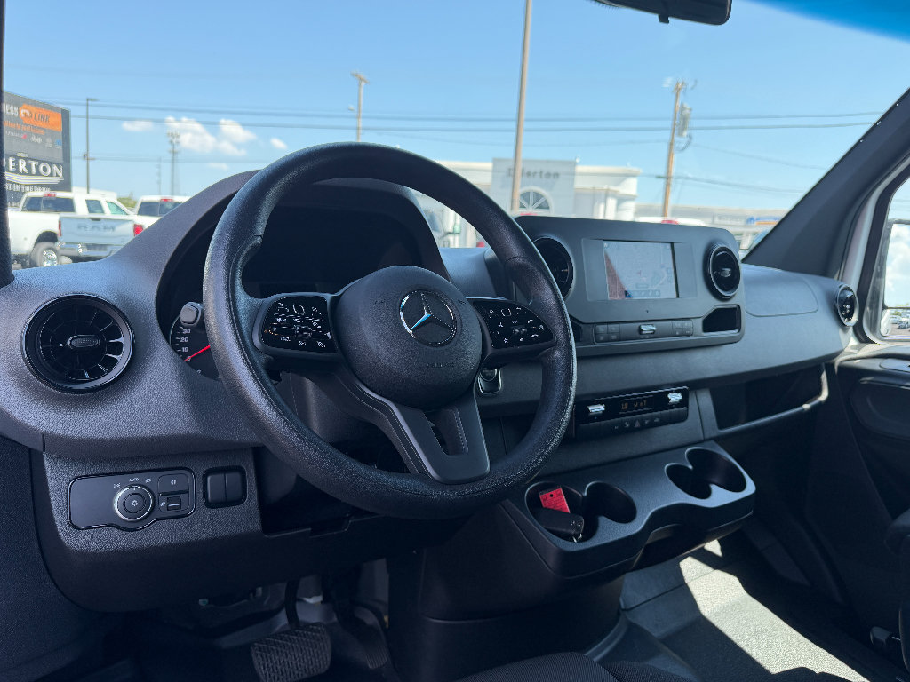 Used 2024 Mercedes-Benz Sprinter 2500 image 13