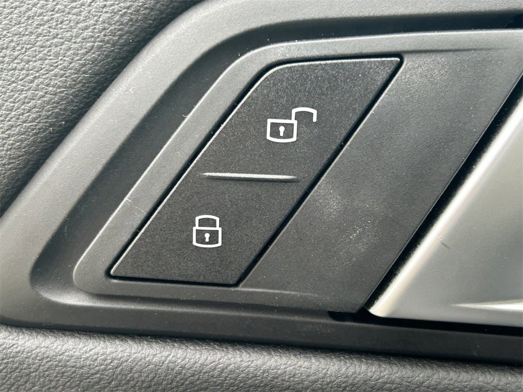 Used 2025 BMW 330i xDrive Sedan image 27