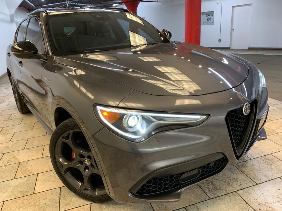 Used 2023 Alfa Romeo Stelvio Veloce image 3