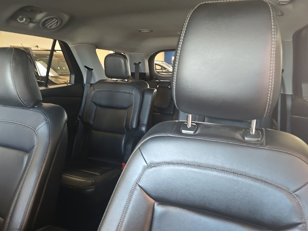 Used 2020 Ford Explorer XLT w/ Equipment Group 202A image 15