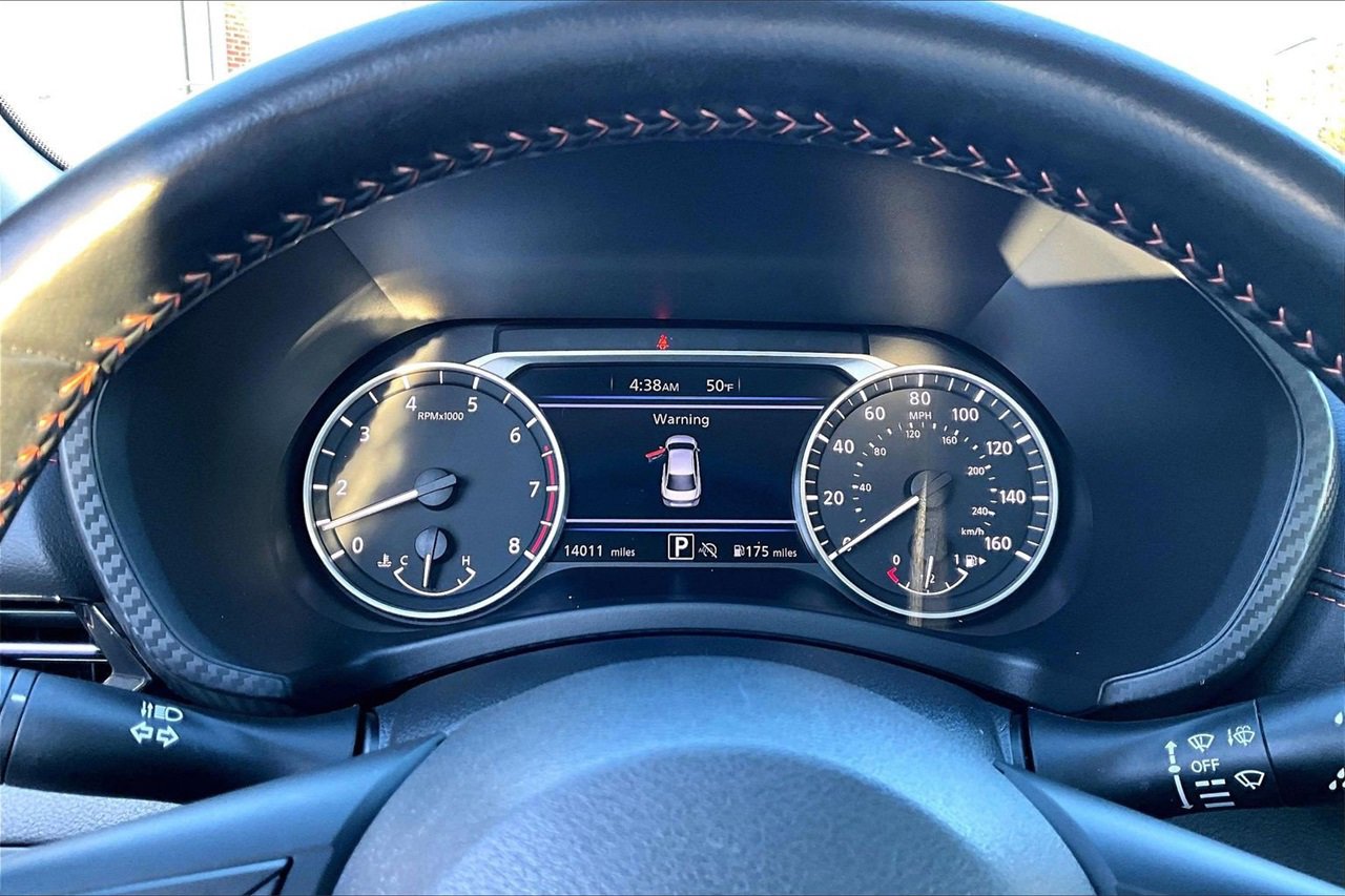 Used 2025 Nissan Sentra SR w/ SR Premium Package image 10