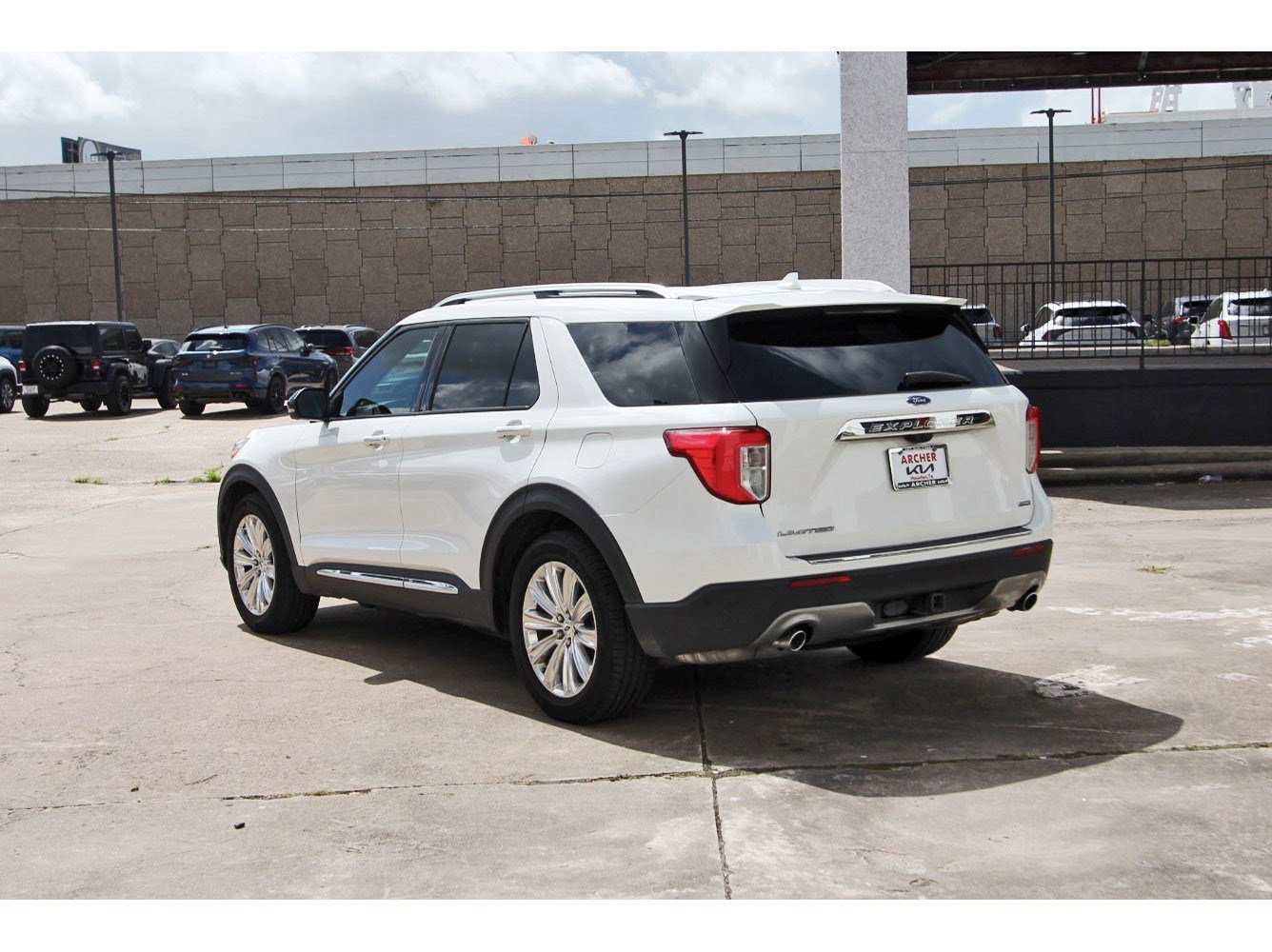 Used 2021 Ford Explorer Limited w/ Hybrid Equipment Group 310A RWD image 5