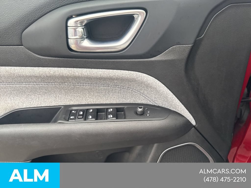 Used 2025 Jeep Compass Latitude AWD/4WD image 22