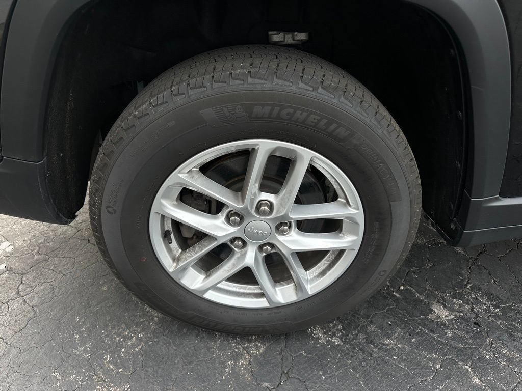 Used 2024 Jeep Grand Cherokee L Laredo AWD/4WD image 40