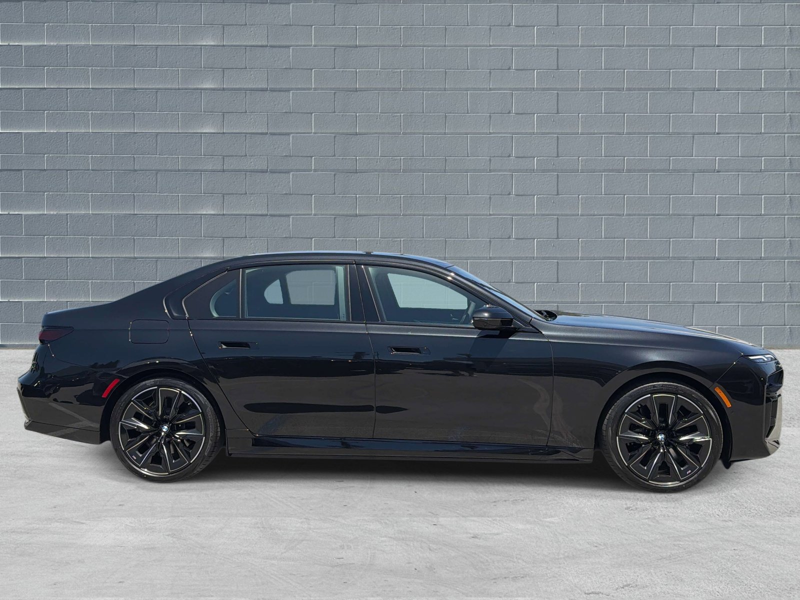 New 2026 BMW 750e xDrive AWD/4WD image 3