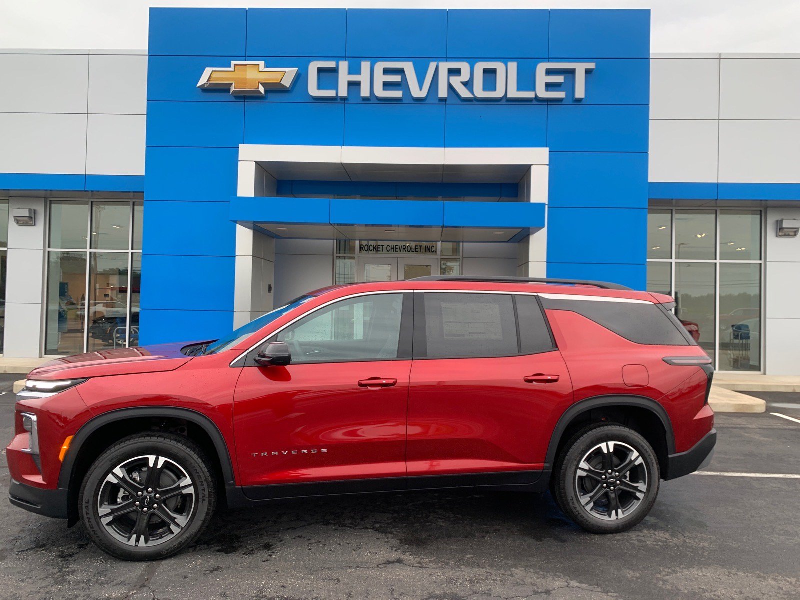 New 2027 Chevrolet Traverse LT w/ Sun and Wheel Package AWD/4WD image 1