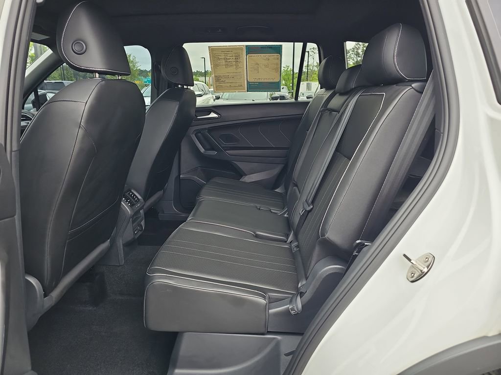 Used 2023 Volkswagen Tiguan SE R-Line FWD image 17