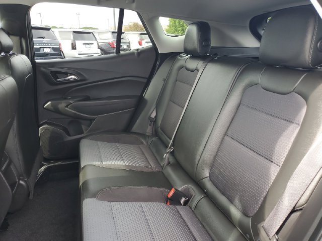 Used 2025 Chevrolet Trax LT FWD image 27