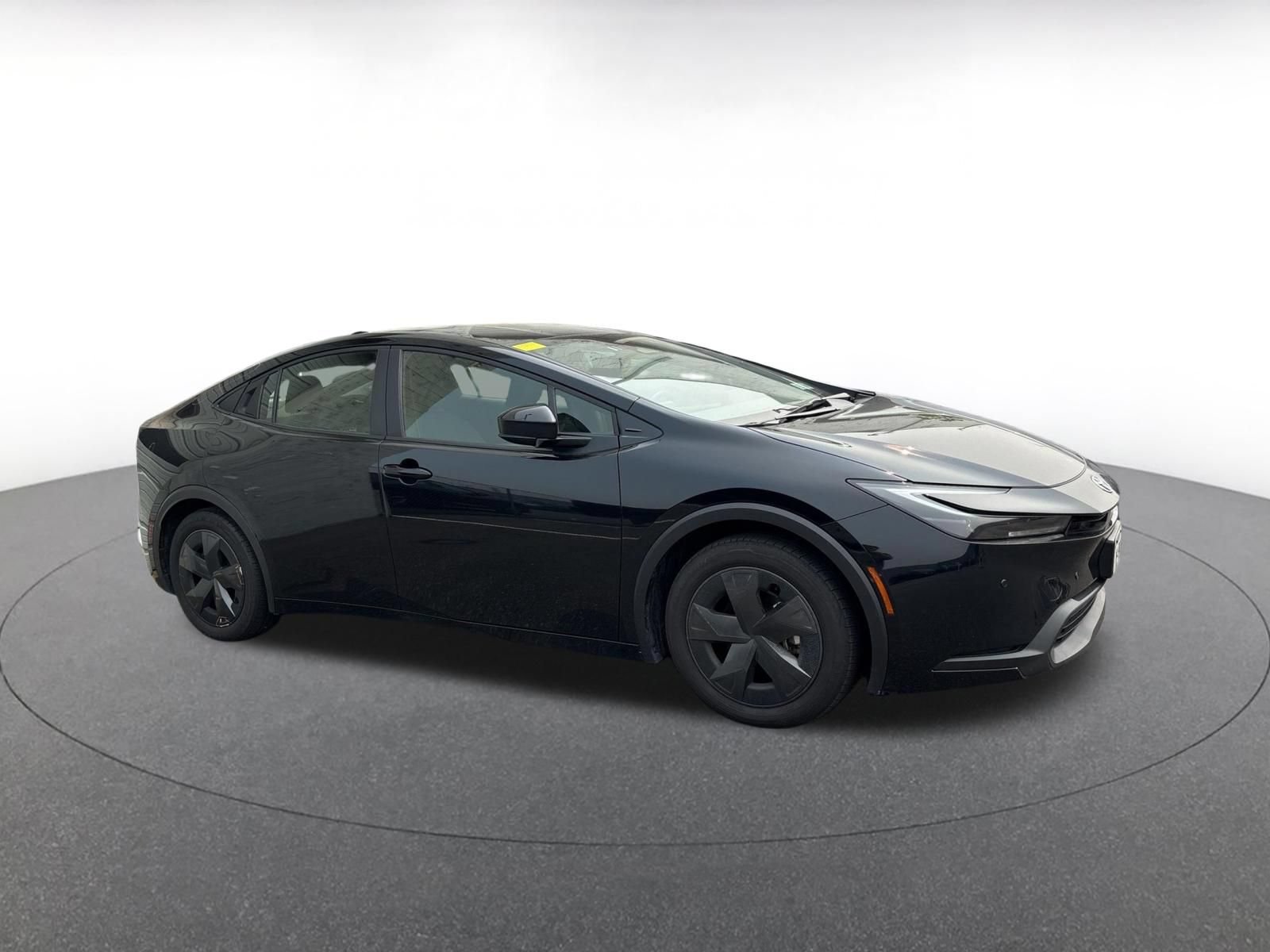 Used 2025 Toyota Prius LE FWD image 5