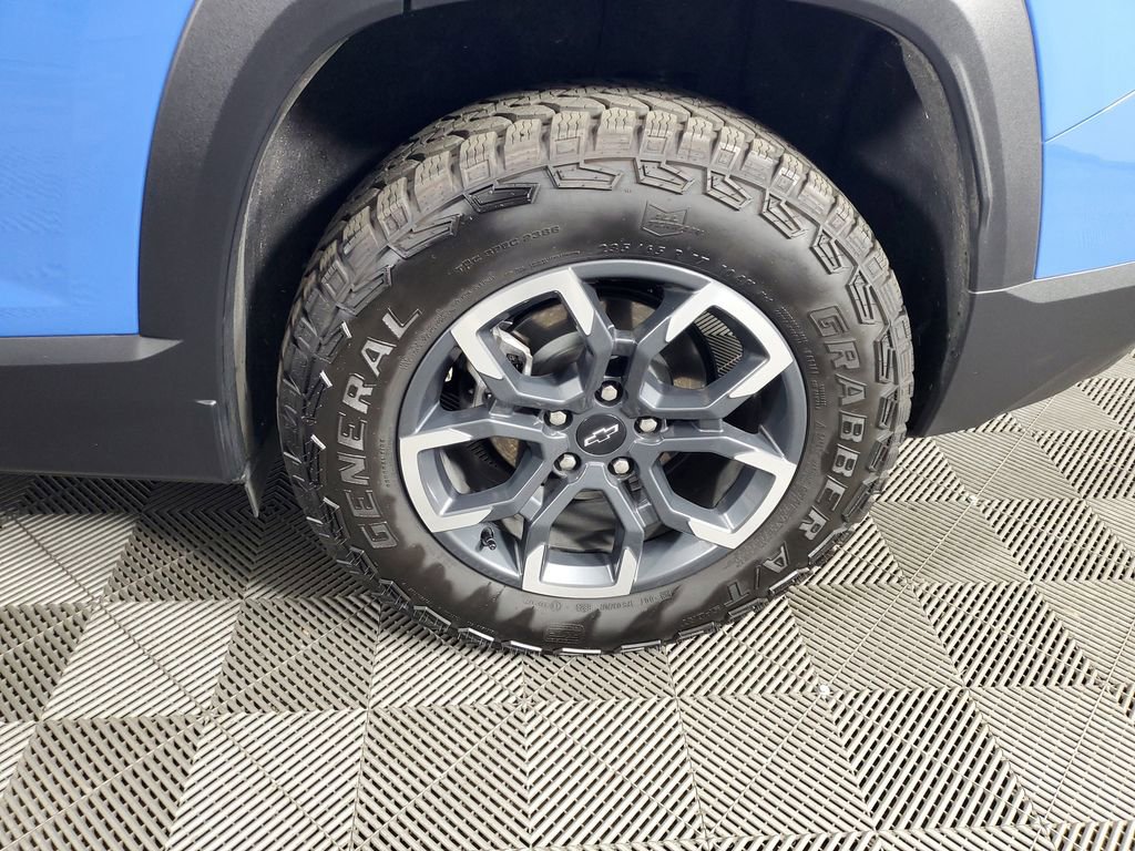 Used 2025 Chevrolet Equinox ACTIV w/ Safety and Technology Package image 30