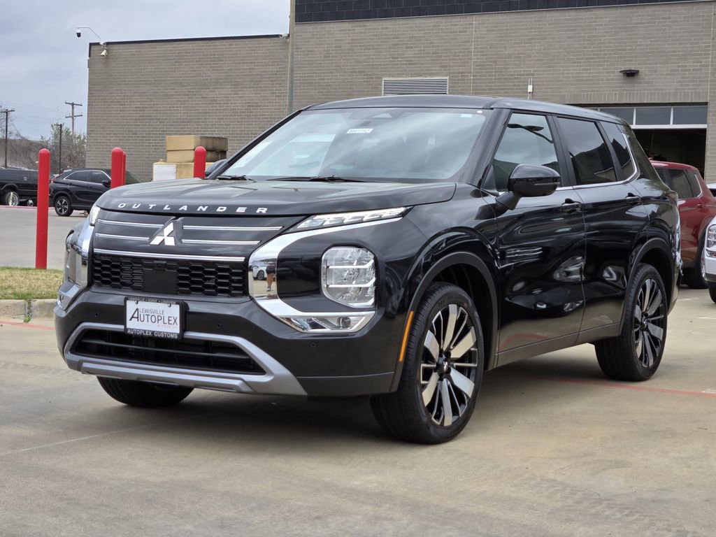 New 2026 Mitsubishi Outlander LE image 2