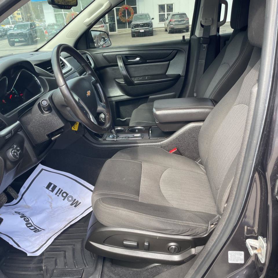 Used 2016 Chevrolet Traverse LT image 12