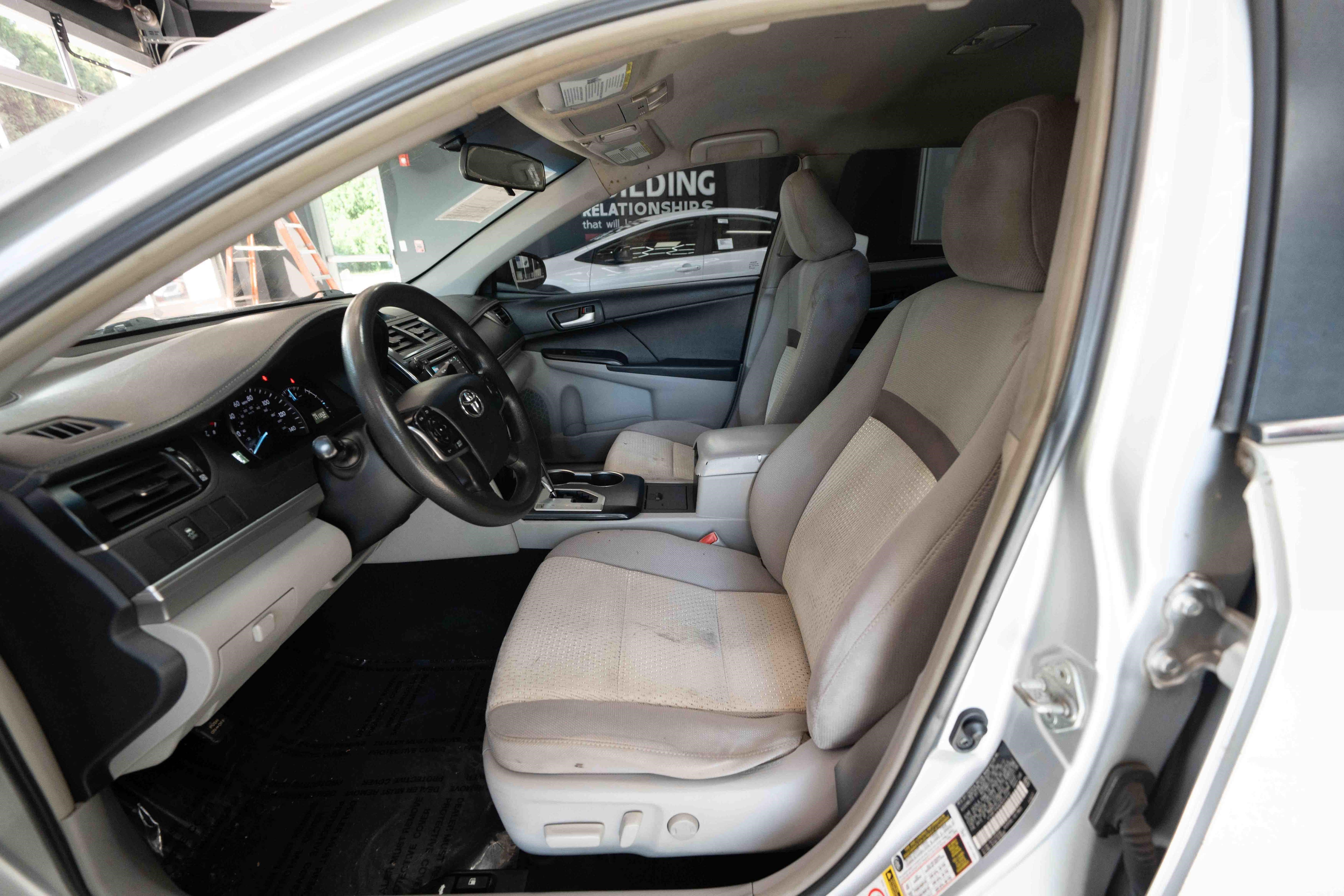 Used 2012 Toyota Camry LE FWD image 9