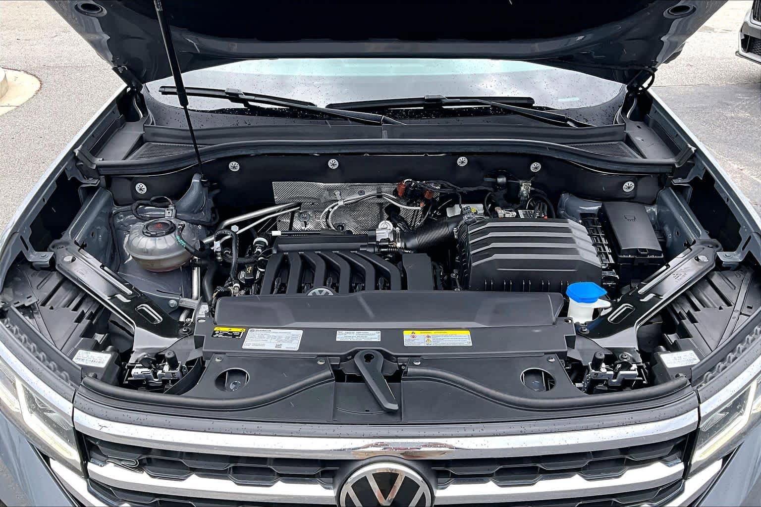 Used 2023 Volkswagen Atlas Cross Sport SEL Premium R-Line AWD/4WD image 32