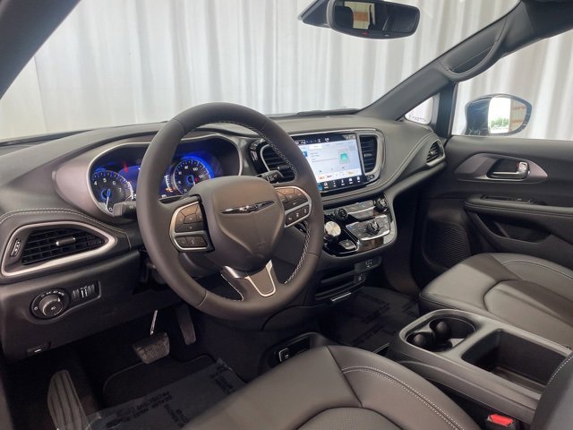 New 2026 Chrysler Pacifica Select image 11