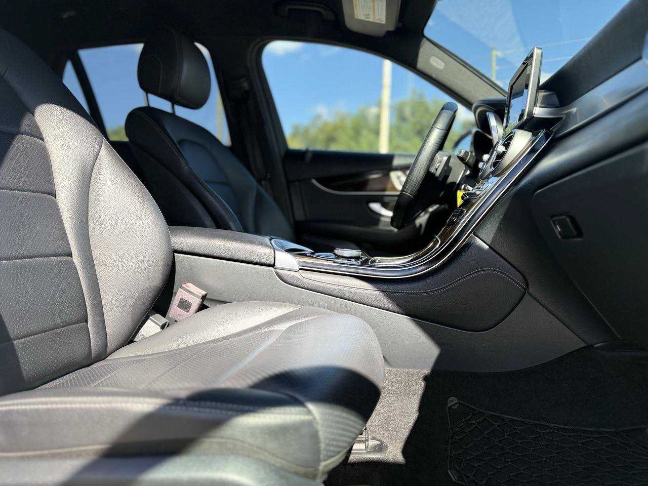 Used 2019 Mercedes-Benz GLC 300 w/ Premium Package image 52