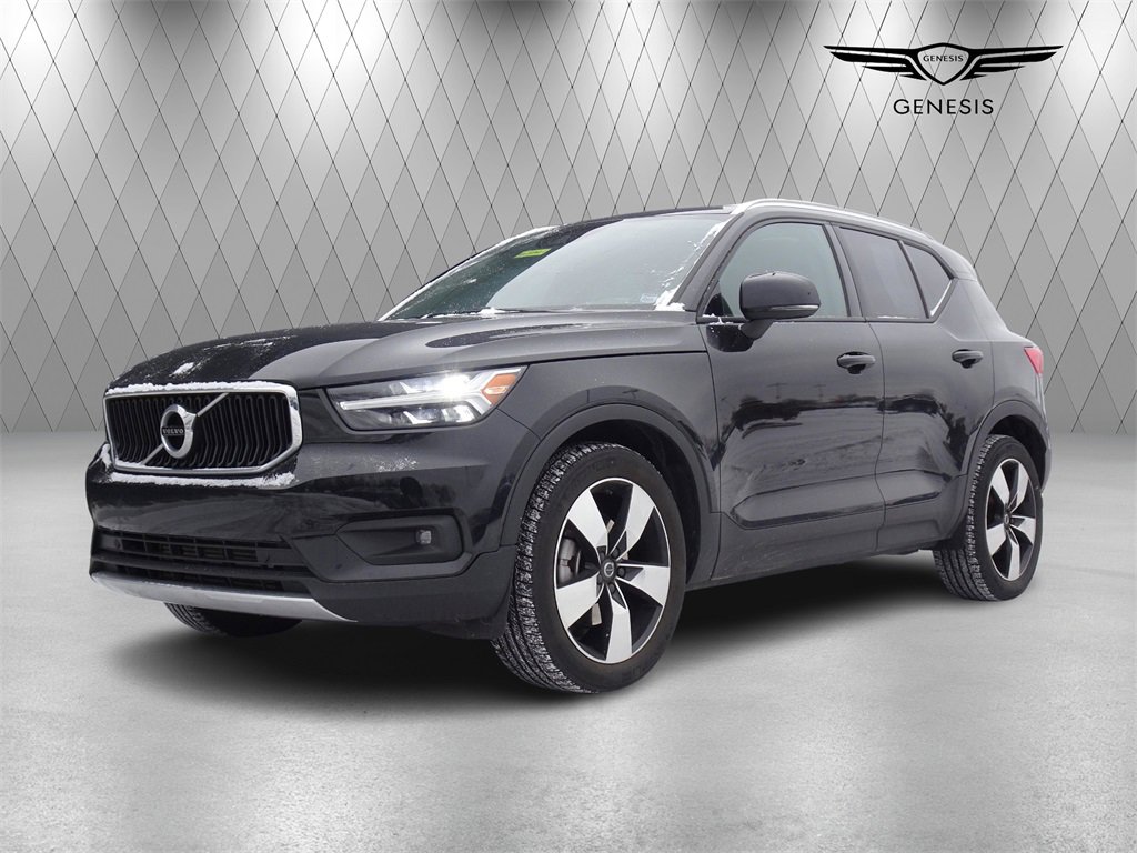 Used 2021 Volvo XC40 T5 Momentum w/ Premium Package image 1