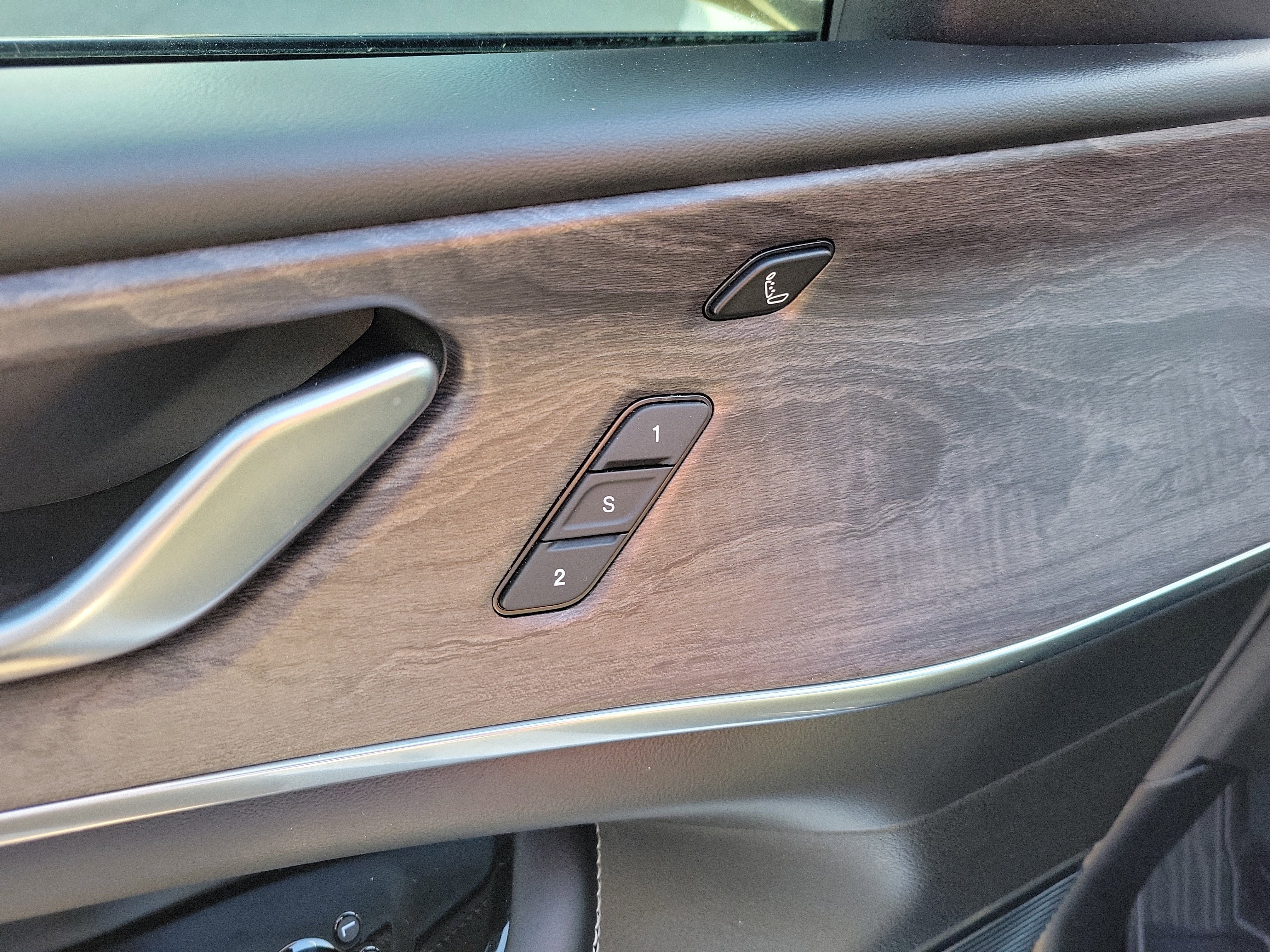 Used 2023 Jeep Grand Cherokee Overland w/ Adv Protech Group III image 24