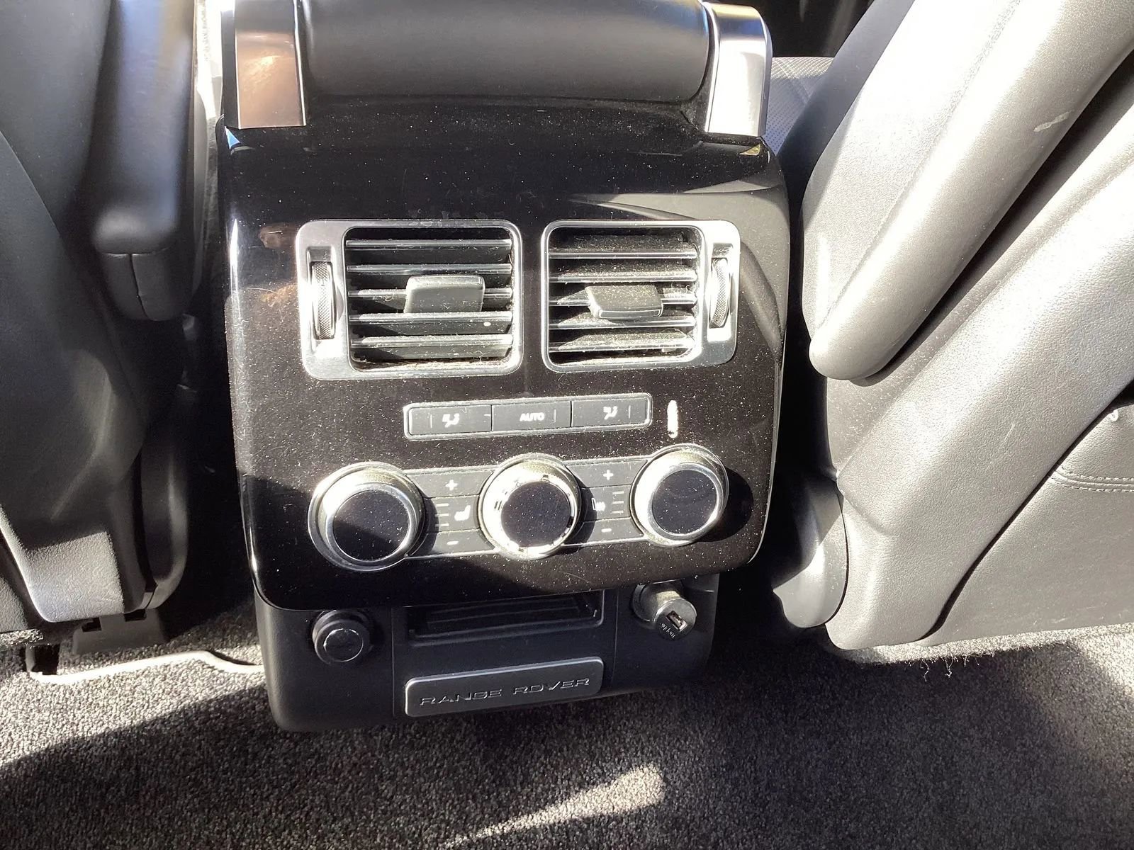 Used 2016 Land Rover Range Rover Supercharged image 18