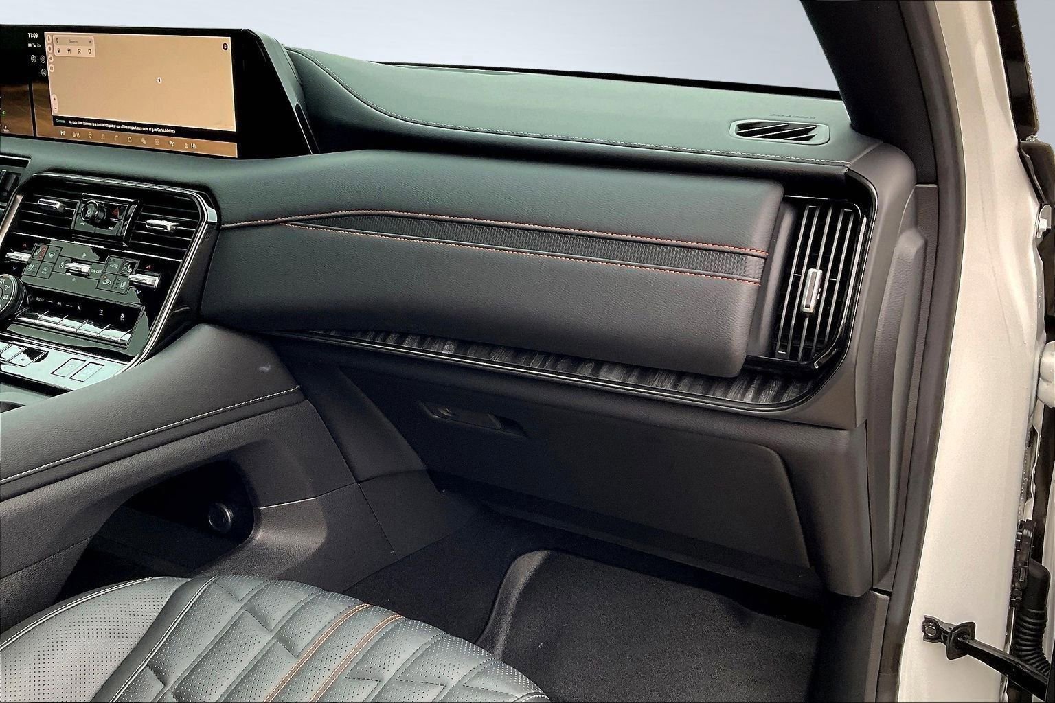 Used 2025 Nissan Armada PRO-4X w/ Pro-4X Premium Package image 25