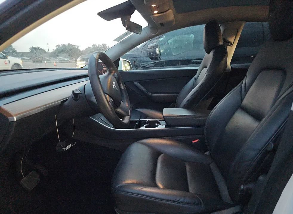Used 2021 Tesla Model Y Long Range AWD/4WD image 3