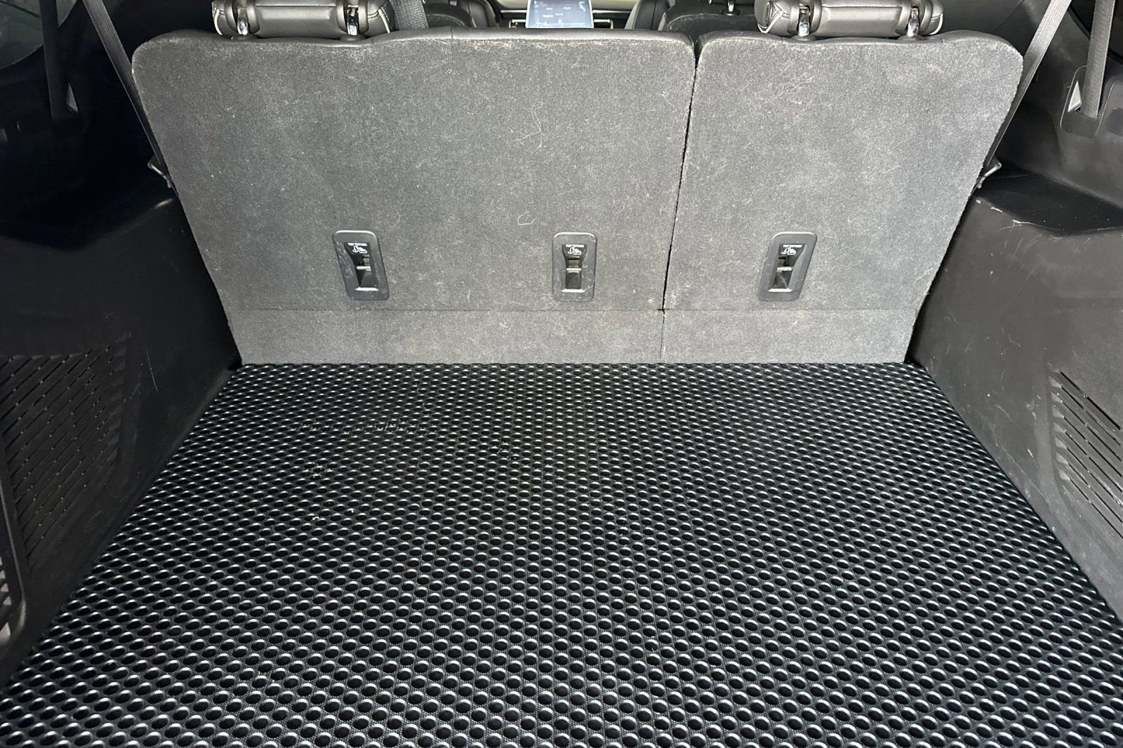 Used 2021 GMC Yukon XL SLT w/ Rear Media and Nav Package image 13