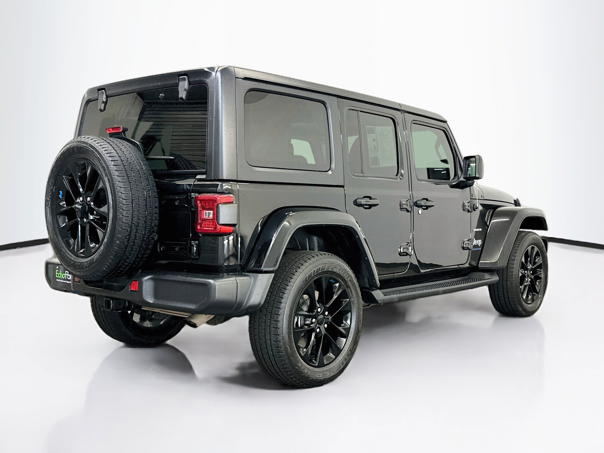 Used 2023 Jeep Wrangler Unlimited Sahara w/ Cold Weather Group AWD/4WD image 9