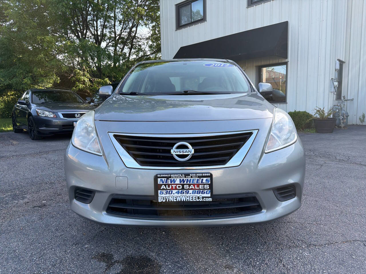 Used 2012 Nissan Versa SV FWD image 2