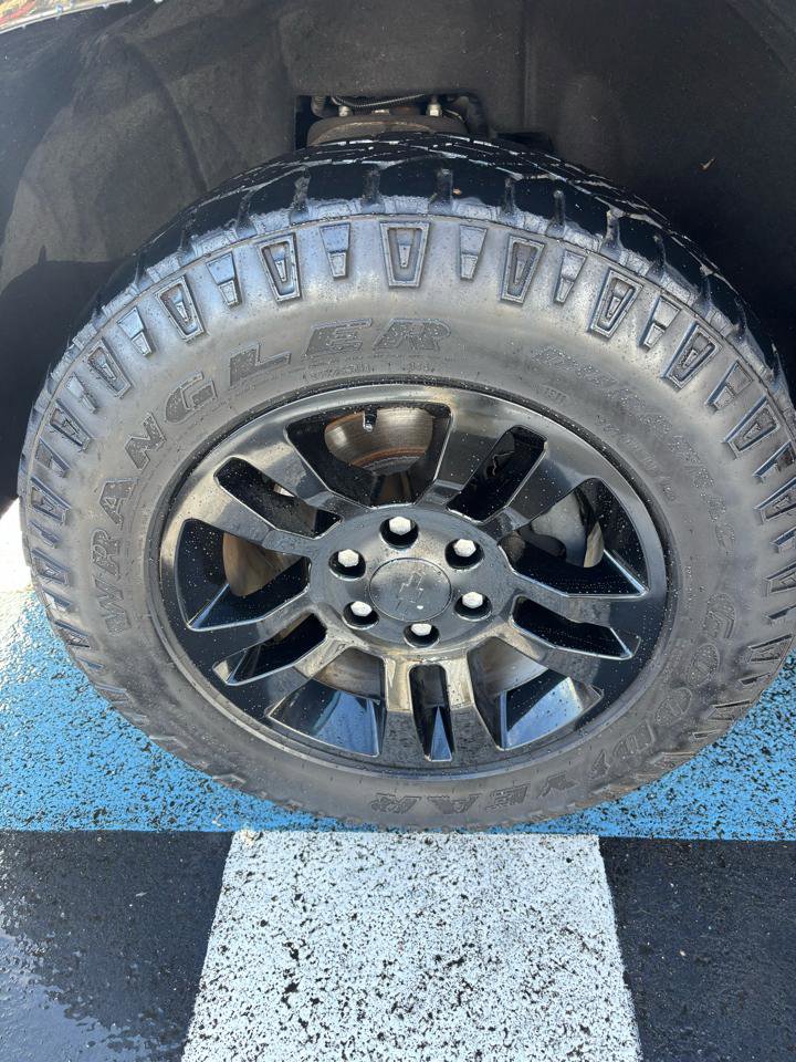 Used 2019 Chevrolet Suburban LT AWD/4WD image 36