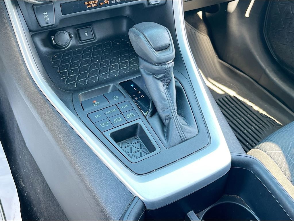 Used 2022 Toyota RAV4 XLE image 16