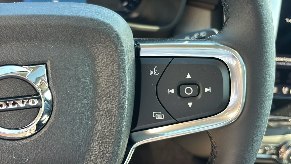 New 2026 Volvo XC40 B5 Plus w/ Protection Package Premier AWD/4WD image 19