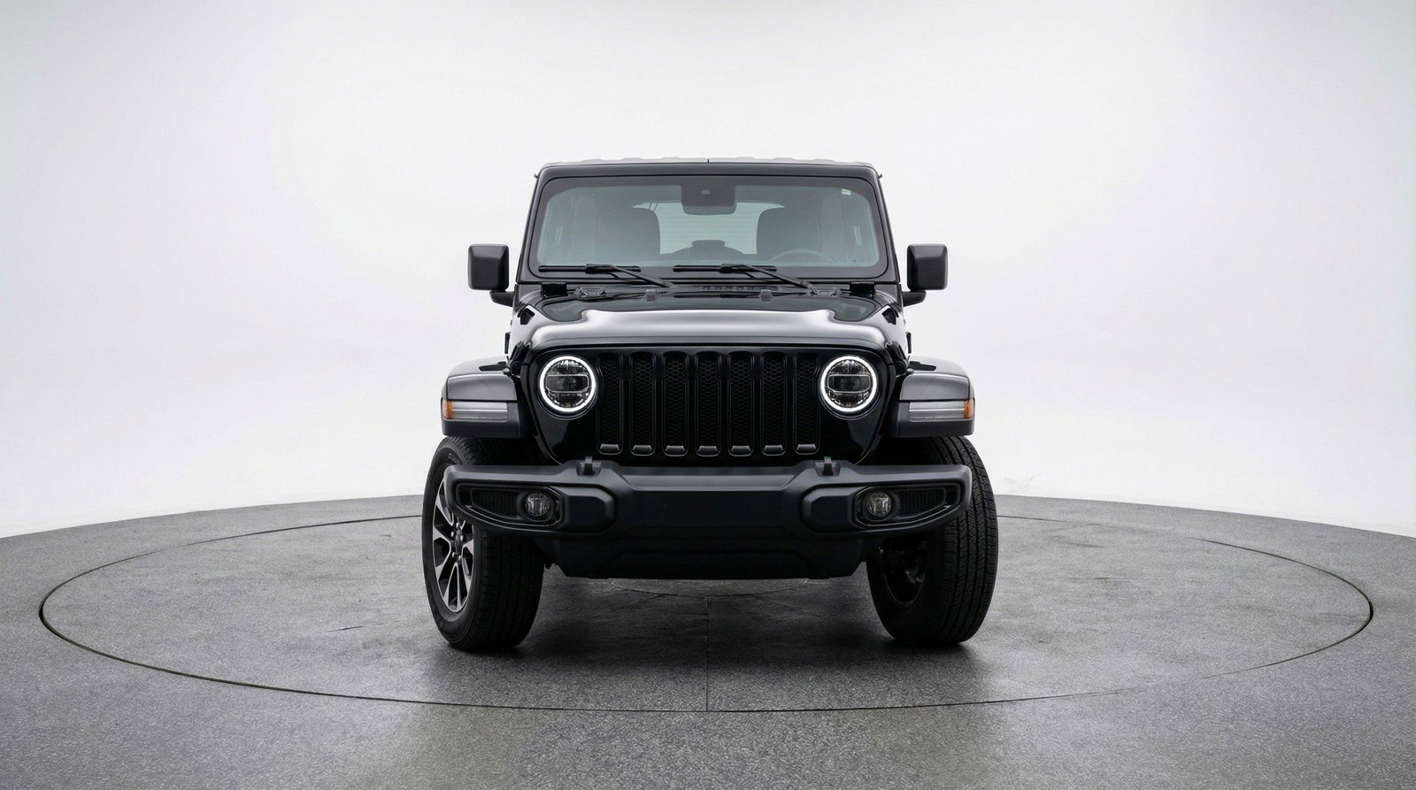 Used 2025 Jeep Wrangler Sahara image 2