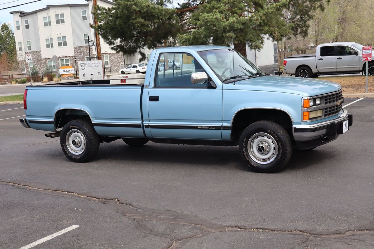 Used 1989 Chevrolet Silverado 2500 4x4 Regular Cab image 2