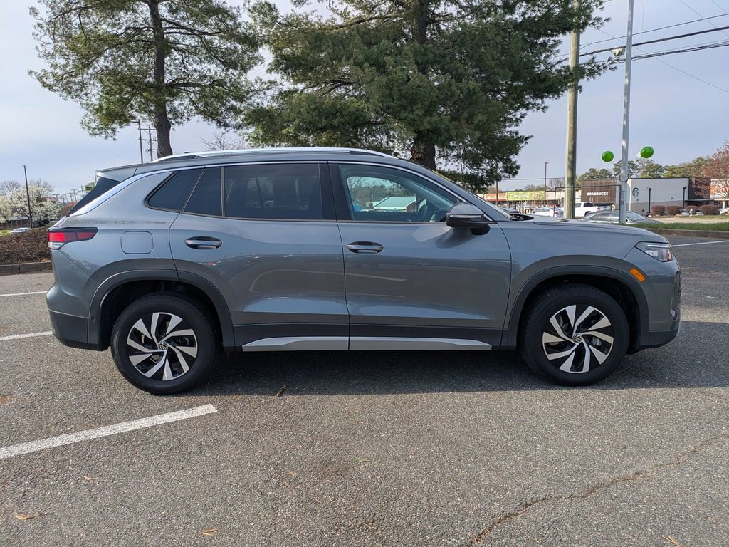 Certified 2025 Volkswagen Tiguan S image 3